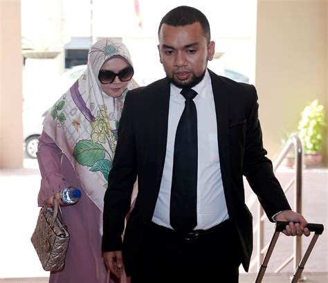 Datin rozita mohamad ali was sentenced to a good behaviour bond of five years by the petaling jaya sessions court last thursday (march 15), even though the prosecution had called on the court to mete out a jail sentence. 'Datin' Rozita Dibebaskan Selepas Hanya Jalani Hukuman ...