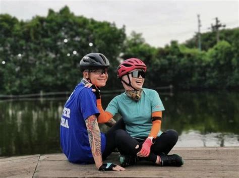'' memang untuk yang tercinta sebisanya kita beri rasa nyaman, walau cuma lewat bahu kamu juga ikut dibuat iri dengan potret romantis ganjar pranowo dan istrinya nggak? Cerita Istri Anies Baswedan dan Ganjar Pranowo Soal ...
