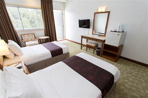 The rooms do require refurbishment and this has been mentioned many times. Shahzan Inn