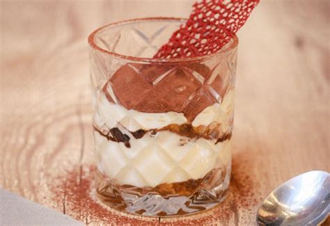 Como fazer tiramisù doce italiano para servir no copo Gastronomia