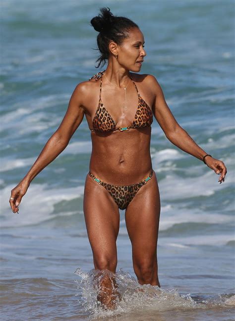 Jada Pinkett Smith Wears Bikini On The Beach In Hawaii Bikinis Celebrity Bikini Bodies