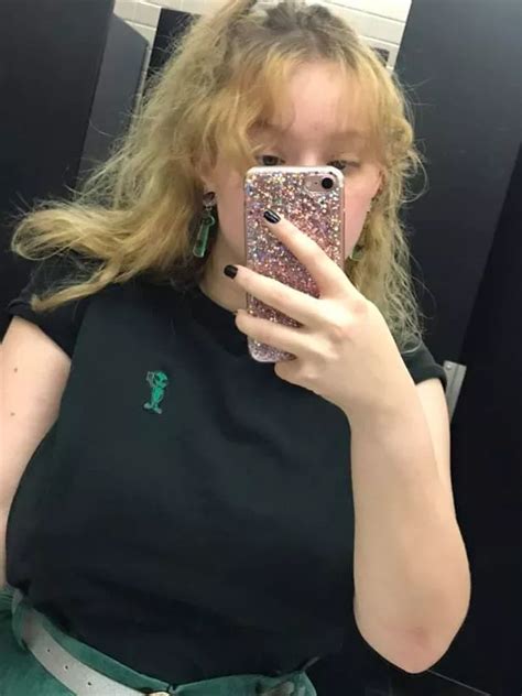 Student In Tears As Teacher Insists She Wears Bra And Stops Showing Nipples Mirror Online