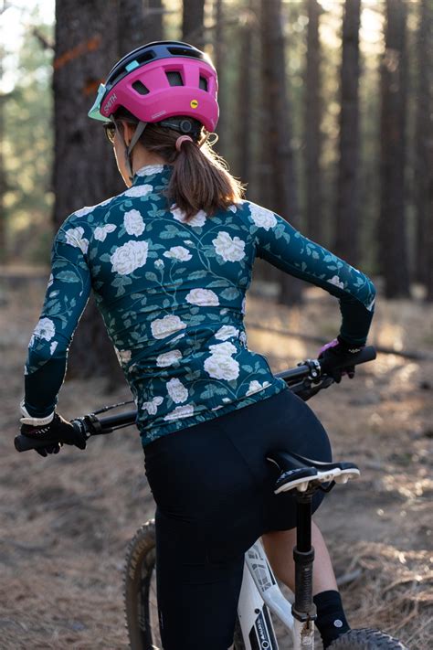 Machines for Freedom essential cycling short jaded rose jersey review-9 - Agent Athletica