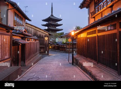 Yasaka Pagoda At Dawn Kyoto Japan Stock Photo Alamy