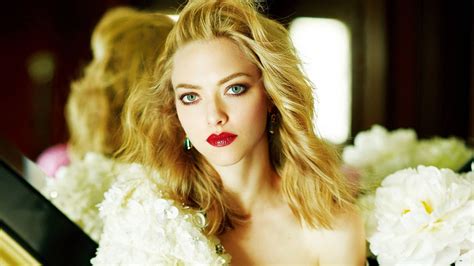 Download Elegant Blonde Beauty In Red Lipstick Wallpaper