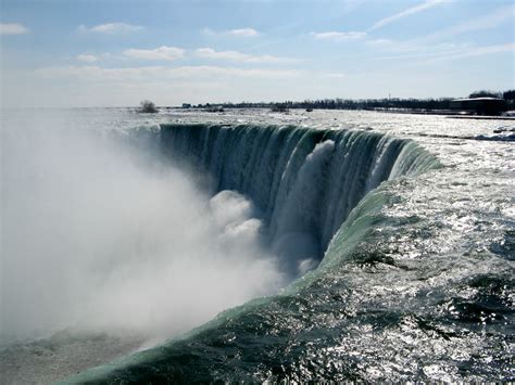 The Edge Of The Niagara Falls Niagara Falls Canada Flickr
