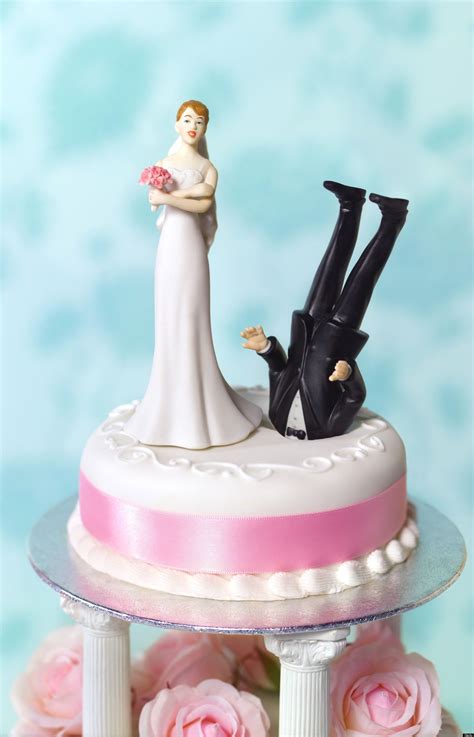 15 Funny Wedding Cake Toppers To Make Your Guests Laugh Funny
