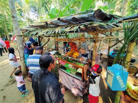 Candi umbul merupakan objek wisata di magelang yang berupa pemandian air hangat yang terletak di desa kartoharjo, kecamatan grabag, kabupaten magelang, jawa tengah. Berita Magelang - Harga Tiket Masuk Candi Borobudur Naik, Ini Besarannya