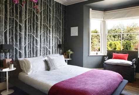 15 Inspiring Wallpapered Bedrooms