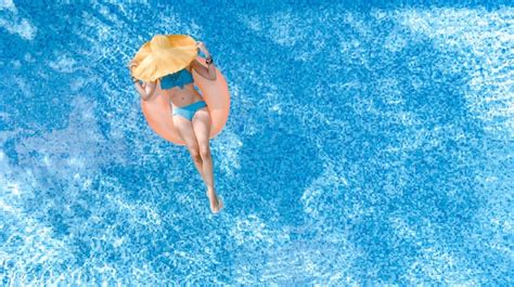 Swimming Bikini Bilder Kostenloser Download Auf Freepik