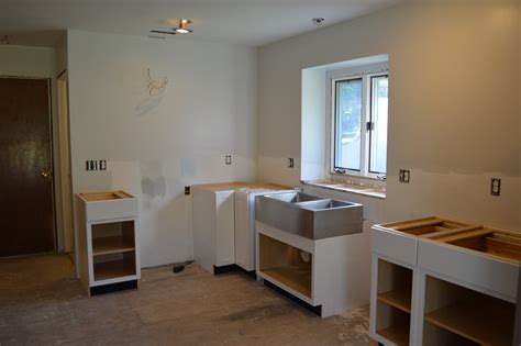Yep, this blank space is going to be a kitchen after today! DIwYatt: Installing the Base Cabinets - Loving Here