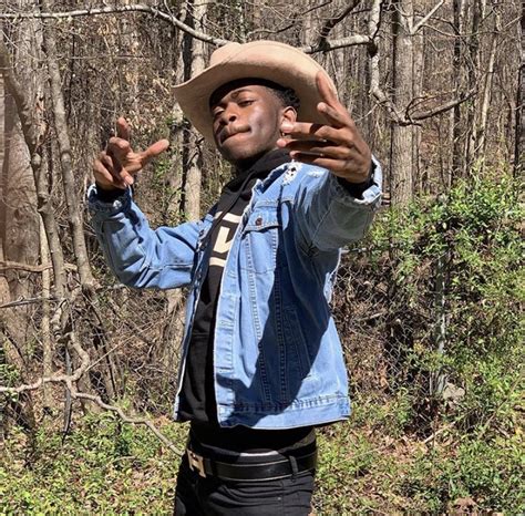 Billboard Removes Lil Nas X S Old Town Road From Hot Country Chart For Not Being Country Enough