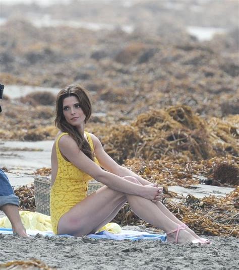 Ashley Greene Emily Browning And Ron Livingston On Beach Set For The