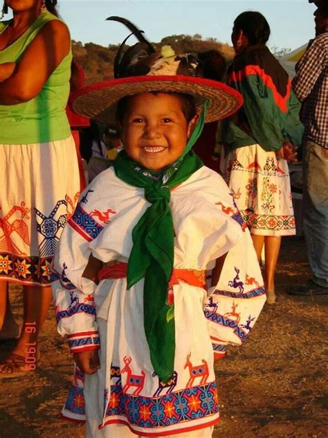 Ceremonia De El Maiz Huichol Mexican Culture Niños Indigenas Niña Mexicana Y Mexico Colores