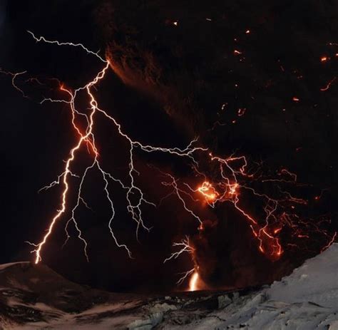 Island Vulkan Der Gewaltige Ausbruch Von Eyjafjallajökull Bilder And Fotos Welt