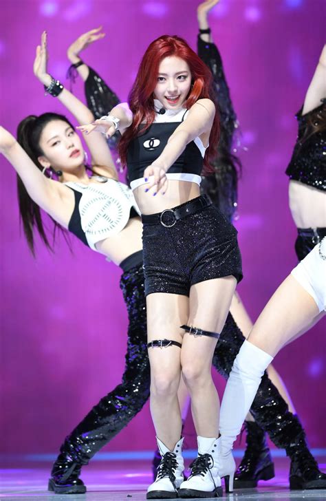 190212 Itzy Yuna Itz Different Debut Showcase Kpopping
