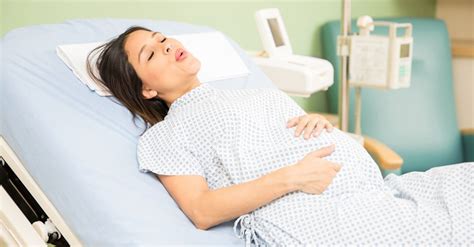 Die echten wehen beschreiben frauen als ziehenden oder stechenden schmerz, der entweder im rücken oder in höhe des schambeins beginnt. Erste Wehen - die Geburt beginnt - Schwangerschaft.at