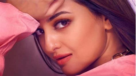 Sonakshi Sinha Has Dated These Handsome Bollywood Actors In Her Career Of 11 Years Before Bunty