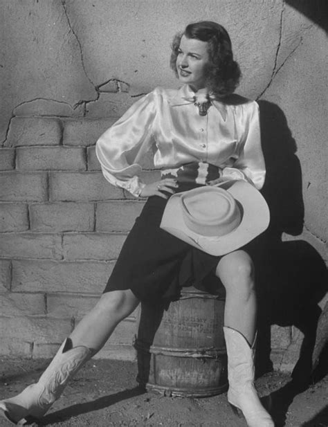 15 Retro Pics Of Truly Badass Cowgirls Vintage Cowgirl Cowgirl