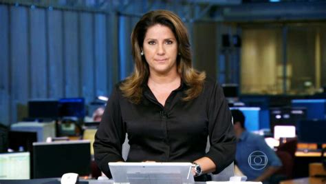 Dizem que ela continua solteira, depois de um casamento desfeito há alguns. Jornal da Franca - Jornalista Christiane Pelajo tem ...