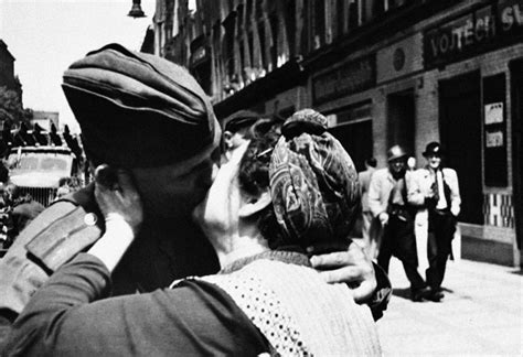 World War II In Pictures Kissing During World War II