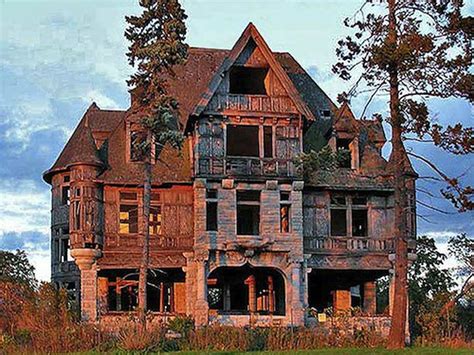 The Spookiest Creepiest Old Houses For Sale In America Creepy Old Houses Abandoned Houses