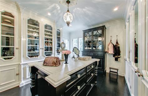 West Hollywood In Black And White Traditional Closet