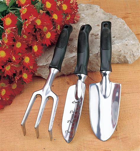 Check the perfect gardening tool set which are not only efficient but stylish also. Garden Hand Tool Set - Lee Valley Tools