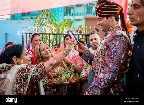Hinduistische Hochzeit Fotos Und Bildmaterial In Hoher Auflösung Alamy