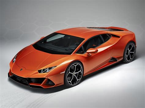 A new front bumper changes the airflow, directing air through a front splitter with an integrated wing. 2020 Lamborghini Huracan Evo Review - autoevolution
