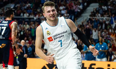 Nba Draft Prospect Luka Doncic Makes Awesome 3 Pointer