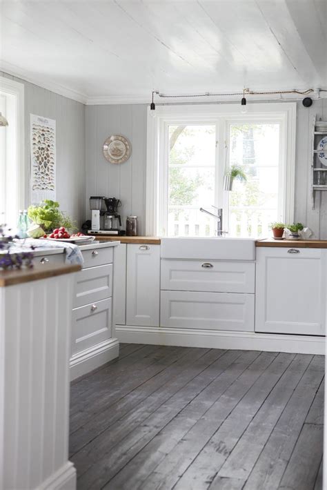 Gray Hardwood Floors In Kitchen