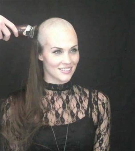 Pin By Poro On Hair And Beauty Shaved Head Women Woman Shaving Shaved Hair Women