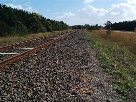 Why Rail Tracks Have Stones Explained With Pictures Econstructioncareers