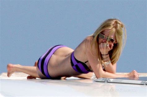 Avril Lavigne Avril Lavigne Bikini Avril Lavigne Bikinis