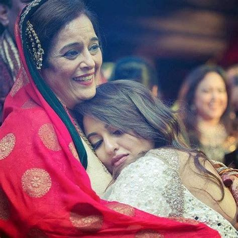 Sonakshi Sinha With Mother Poonam Mother Mother Daughter Happy Mothers