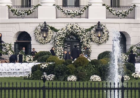 President Bidens Granddaughter Naomi Ties Knot In White House Wedding