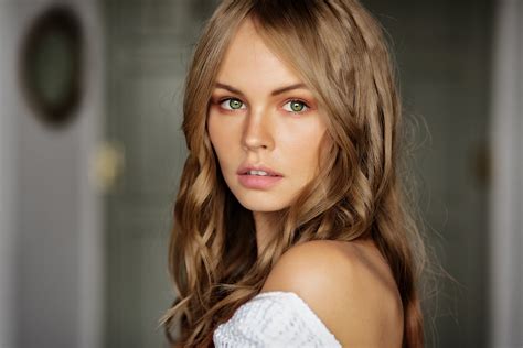 Download Blonde Face Green Eyes Russian Model Woman Anastasiya