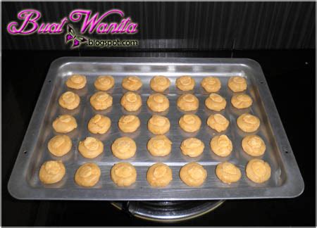 Bahan b 1 sudu kecil baking powder 1/2 sudu kecil soda bikarbonat 1 sudu besar tepung. Resepi Biskut Cornflakes Rangup Sukatan Cawan - Buat Wanita