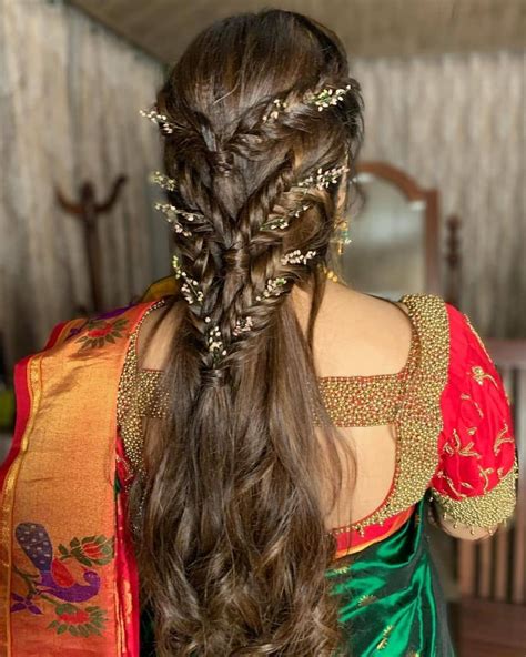 21 Stylish And Beautiful Indian Hairstyle For Saree Tikli