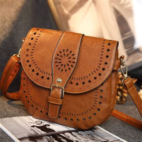 Womens Crossbody Saddle Bag In Leather Iucn Water
