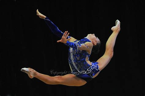 Rhythmic Gymnast Dmitrieva Doing A Split Leap I Soooo Want My Leaps To Look Like This Someday