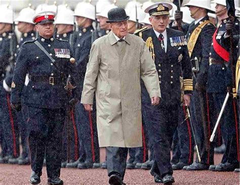 Principe filippo, condizioni di salute «leggermente migliorate». nessun decesso tenuto segreto dalla Regina