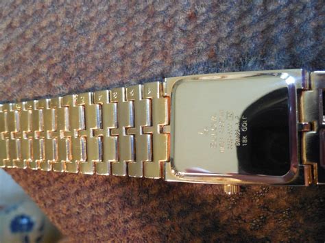 Gentlemens 18k Bulova Gold Wrist Watch Diamond Quartz Water Resistant