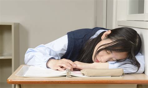 勉強中、授業中に眠い【授業中でも可能な目が冴える眠気対策】を紹介