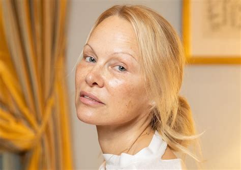 Pamela Anderson Συνεχίζει τις εντυπωσιακές makeup free εμφανίσεις της