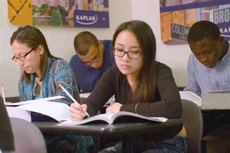 Asian students score highest on SATs in NYC