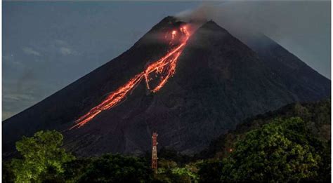 Indonesia Gunung Merapi Meletus Dan Menyemburkan Lahar Panas Berita Dunia
