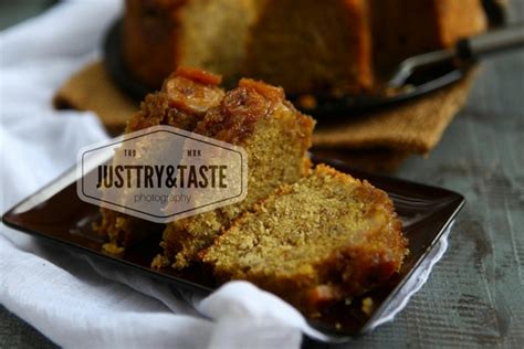 Insert a metal skewer into the centre of the loaf and if it comes out clean the banana bread is ready. Resep Upside Down Banana Bread | Just Try & Taste