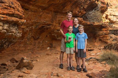 How To Hike The Rim Walk At Kings Canyon Australia Earth Trekkers